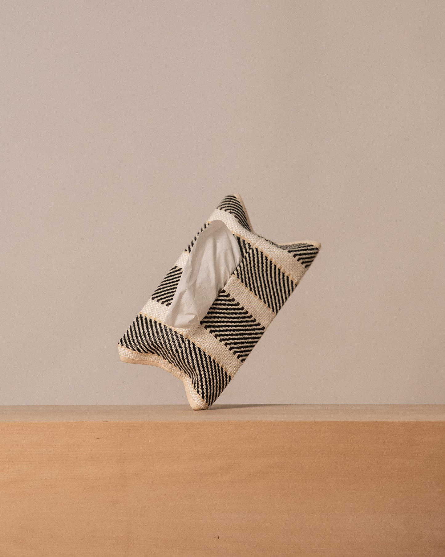 Trese Tissue Holder